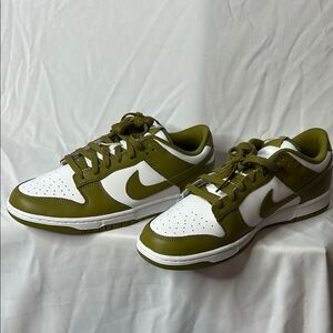 Nike dunk low retro pacific moss size 11 brand new with box